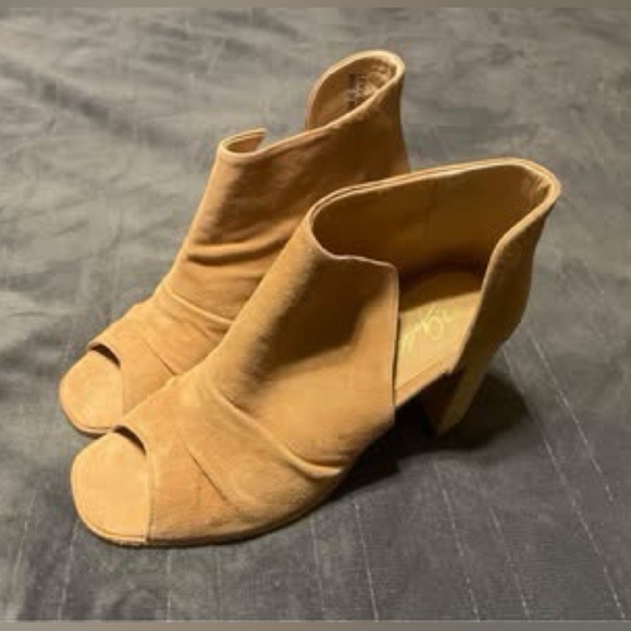 42 Gold Women’s Leather Loyalty Peep Toe Bootie - Picture 5 of 5